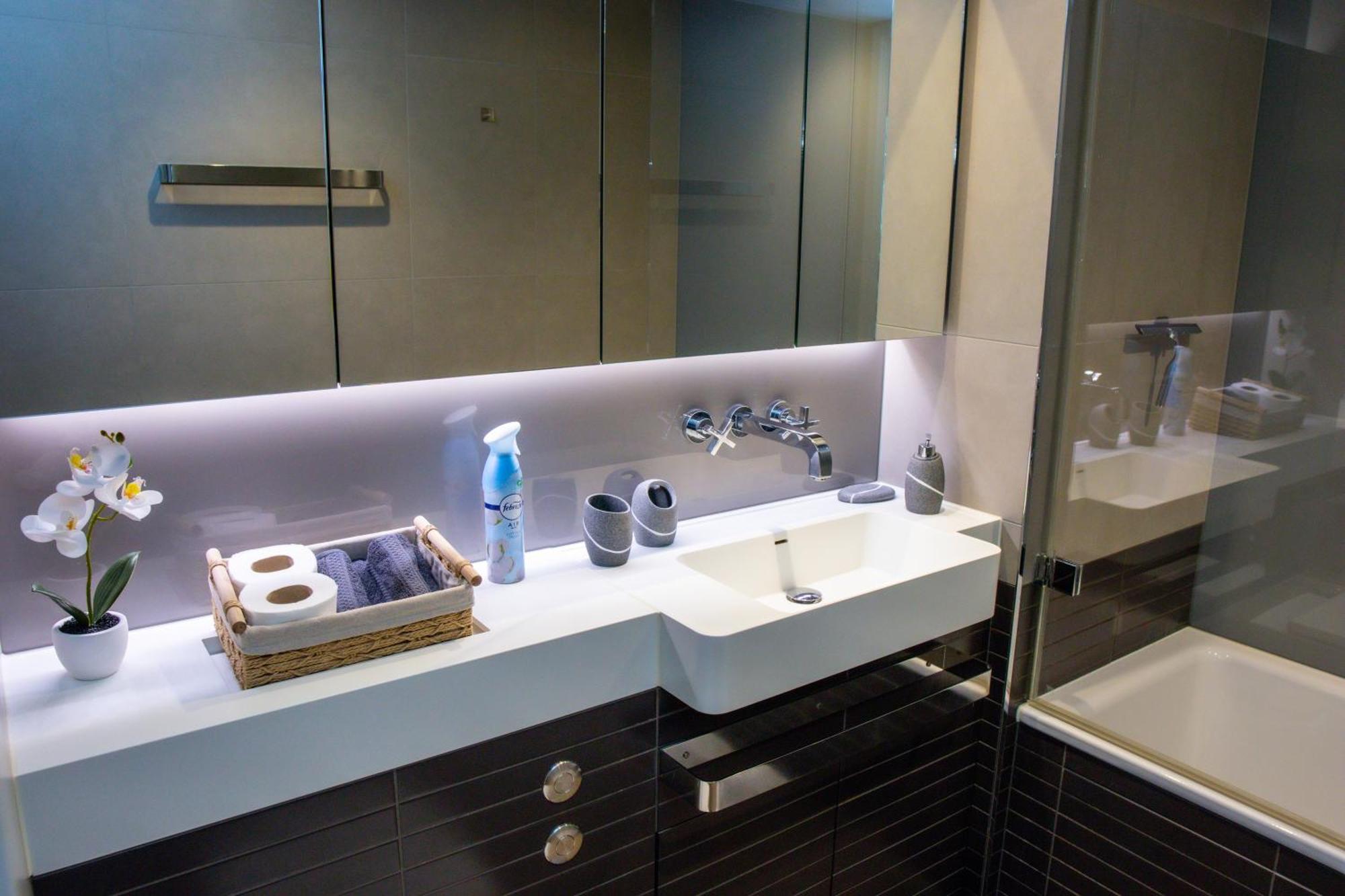 Luxury Apartment Steps From Battersea Power St And Close To Victoria & Chelsea London Exterior photo