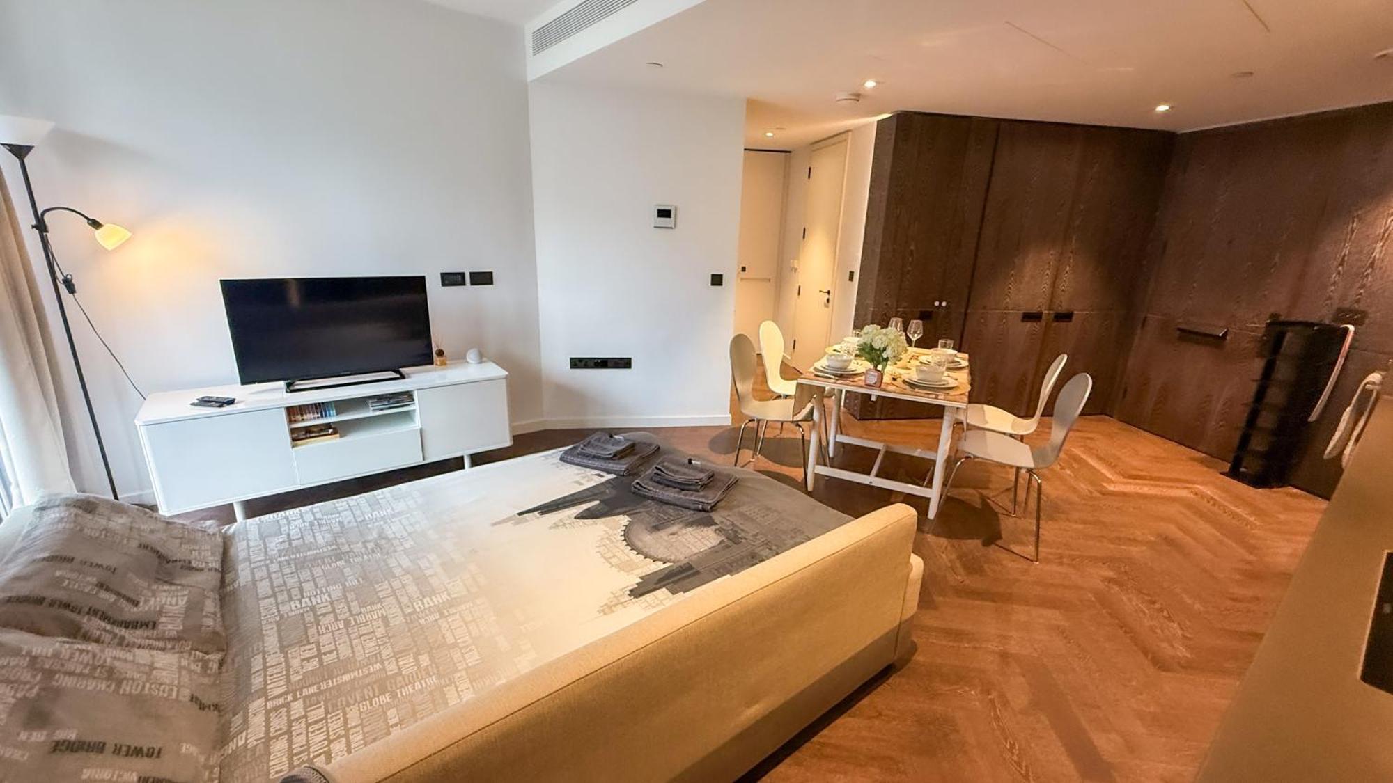 Luxury Apartment Steps From Battersea Power St And Close To Victoria & Chelsea London Exterior photo