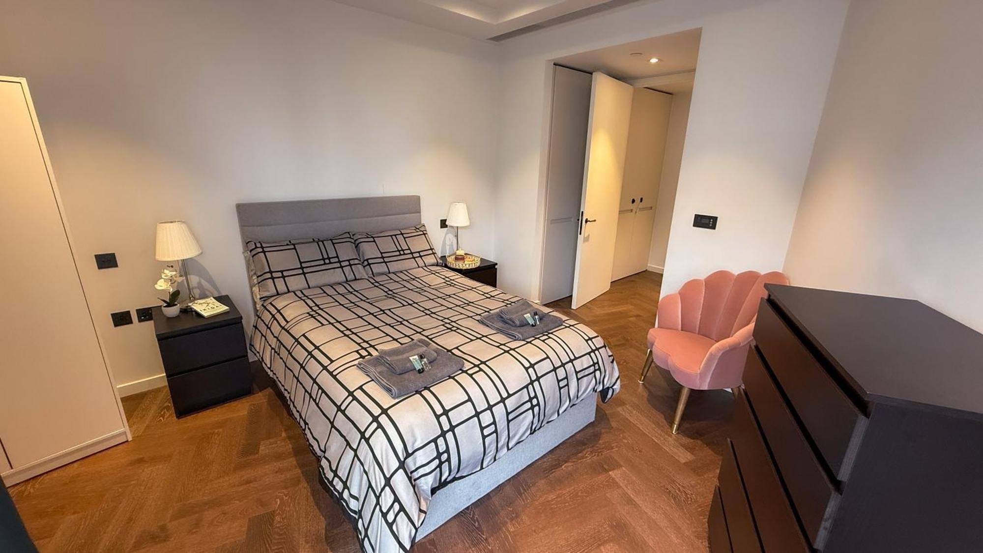 Luxury Apartment Steps From Battersea Power St And Close To Victoria & Chelsea London Exterior photo