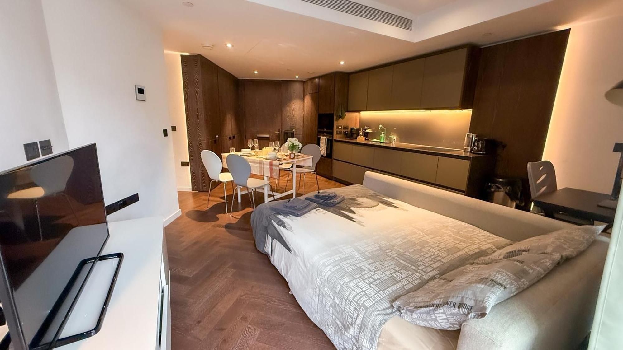Luxury Apartment Steps From Battersea Power St And Close To Victoria & Chelsea London Exterior photo